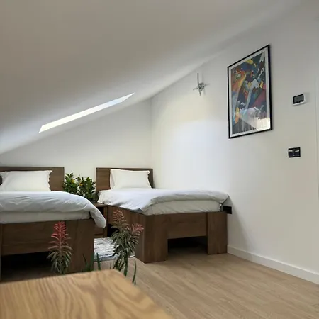 Cara Grand * Μπρασόβ